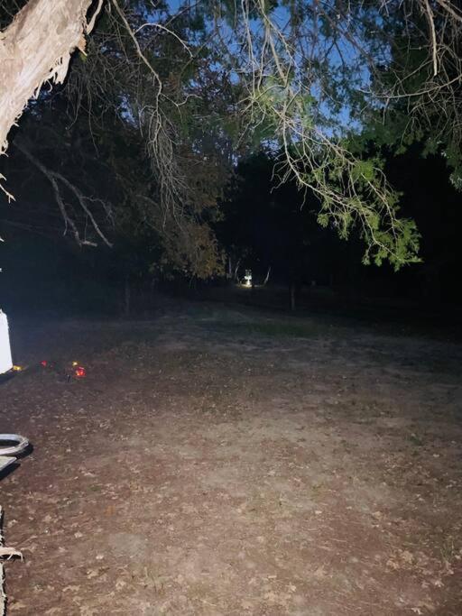 Вілла Bastrop Tiny Disc Golf Retreat Екстер'єр фото
